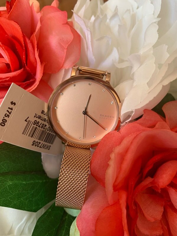 שעון יד סקאגן זהב רוז משובץ 12 זקרונים לאישה | שעוני אופנה במבצע | שנתיים אחריות | דגמים חדשים של המותג | SKW7205 Hagen Three-Hand Rose-Tone Steel-Mesh Watch - Skagen