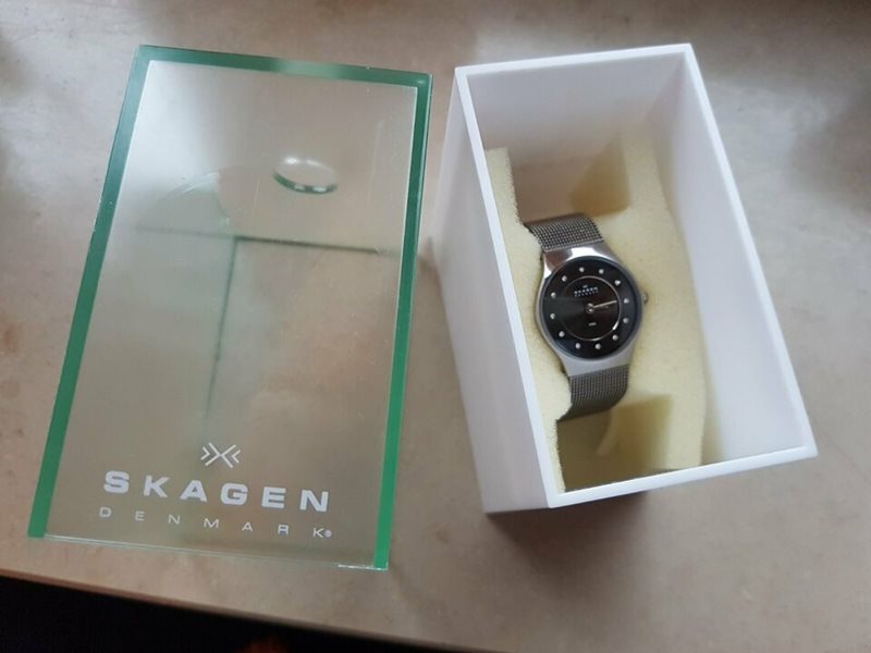 233XSSTM שעון יד סגאגן לנשים | דגם אפור בלוח משובץ 12 זרקונים | רצועת רשת אופנתית | חנות שעונים בראששון לציון | Grey Dial Gunmetal Ion-plated Ladies Watch 233XSSTM by Skagen