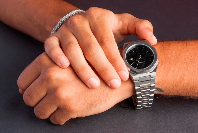 PL5401 שעון קלאסי לגברים של פיליפ לורנזו | מנגנון יפני איכותי | לוח שחור נצנצים מיוחד | רצועת פלדת אל חלד | שנתיים אחריות יבואן רישמי | PL5401 PHILIP LORENZO