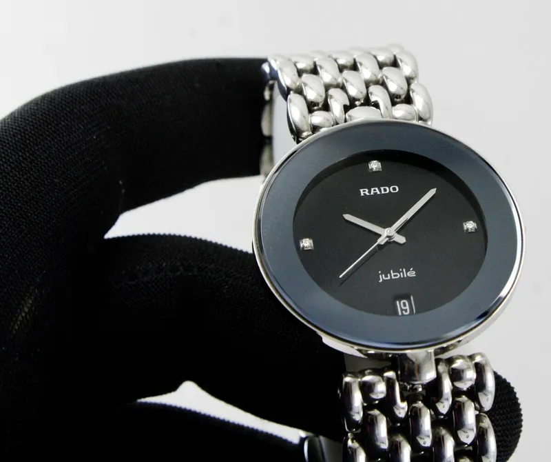 R-37924072 שעון ראדו יבואן רשמי מסדרת פלורנס משובץ 3 יהלומים | הדגם הגדול 35 מ';';מ | 5 שנים אחריות | רתועת פלדת אל חלד | RADO Florence Quartz Date Diamond Dial Men';s Watch R48792723