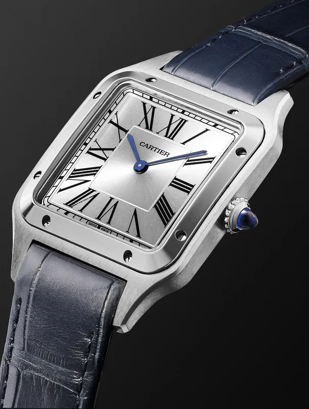 WSSA0085 שעון קרטייה סנטוס דומונד סטיל דגם יוניסקס מידה לארג | רצועת עור כחולה | סט מלא כולל 4 שנים אחריות | שעון כמו חדש במחיר יד 2 | Cartier Santos Dumont Large Steel Strap Watch, ref WSSA0085