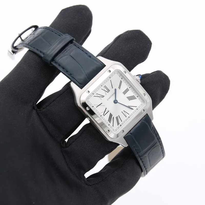 WSSA0085 שעון קרטייה סנטוס דומונד סטיל דגם יוניסקס מידה לארג | רצועת עור כחולה | סט מלא כולל 4 שנים אחריות | שעון כמו חדש במחיר יד 2 | Cartier Santos Dumont Large Steel Strap Watch, ref WSSA0085