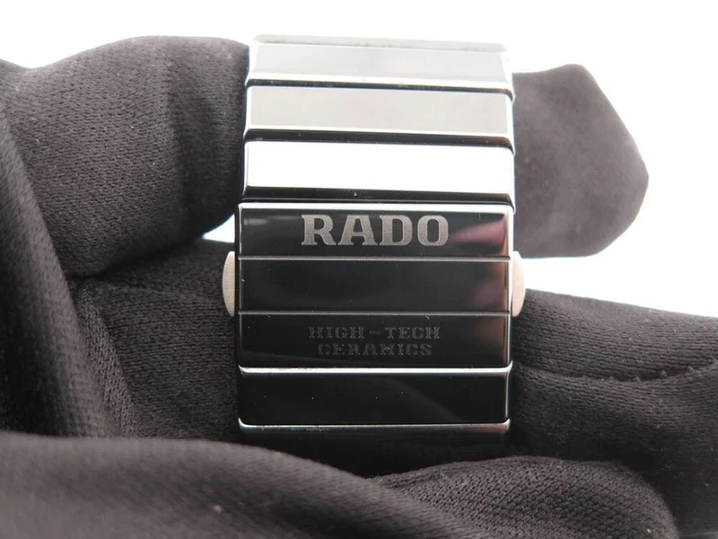R21347162 שעון יד ראדו יד 2 דגם קרמיקה קלאסי 27 ממ שחור מחוגים זהב | חנות שעונים יד 2 כולל שנה אחריות Rado DiaStar 152.0347.3 Ceramic Swiss Quartz 27MM Watch