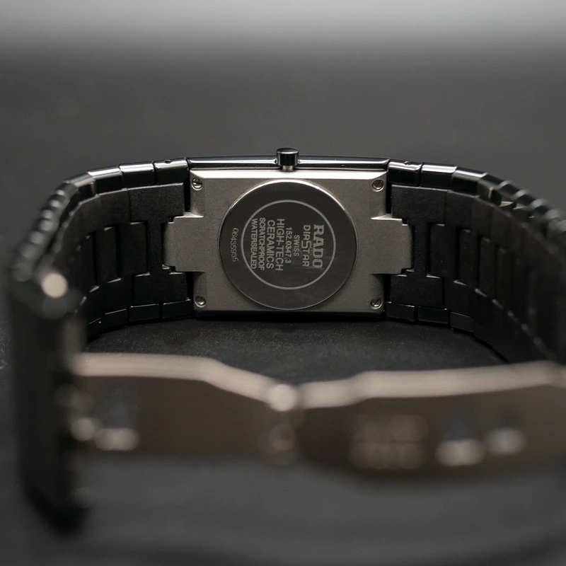 R21347162 שעון יד ראדו יד 2 דגם קרמיקה קלאסי 27 ממ שחור מחוגים זהב | חנות שעונים יד 2 כולל שנה אחריות Rado DiaStar 152.0347.3 Ceramic Swiss Quartz 27MM Watch