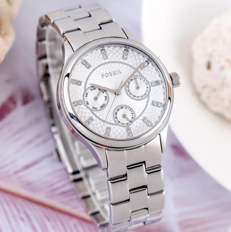BQ1560 שעון יד פוסיל לאישה בלוח לבן מיוחד משובץ | שעון אופנתי איכותי כולל תאריכון ימים שנתיים אחריות | Fossil Modern Sophisticate Silver Watch BQ1560