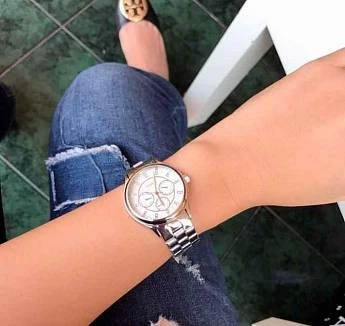 BQ1560 שעון יד פוסיל לאישה בלוח לבן מיוחד משובץ | שעון אופנתי איכותי כולל תאריכון ימים שנתיים אחריות | Fossil Modern Sophisticate Silver Watch BQ1560