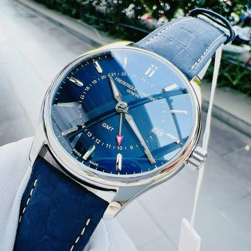 FC-252NS5B6 שעון יוקרה של פרדריק קונסטנט לגברים | דגם GMT בלוח כחול מיוחד כולל רצועת עור כחולה | Frederique Constant Classics Quartz GMT FC-252NS5B6