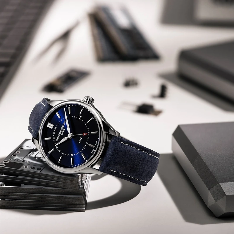FC-252NS5B6 שעון יוקרה של פרדריק קונסטנט לגברים | דגם GMT בלוח כחול מיוחד כולל רצועת עור כחולה | Frederique Constant Classics Quartz GMT FC-252NS5B6