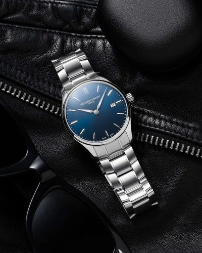 FC-220NS5B6B שעון יוקרתי לגברים של פרדריק קונסטנט | דגם ספורטיבי אלגנטי בלוח כחול מהמם | לוח זרחני כולל שנתיים אחריות יבואן רשמי | Frederique Constant Classics Quartz Blue 40mm. FC-220NS5B6B