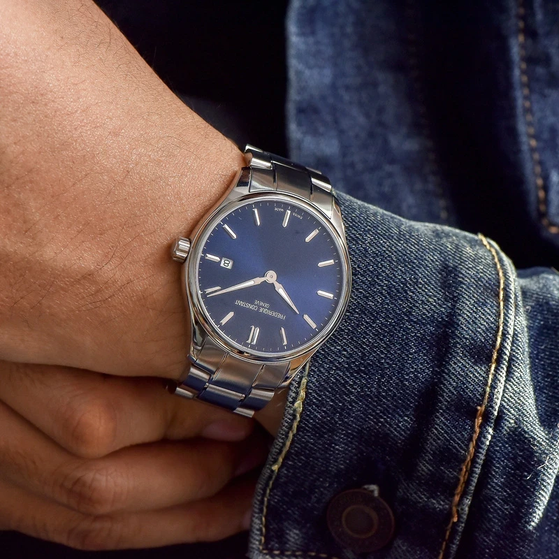 FC-220NS5B6B שעון יוקרתי לגברים של פרדריק קונסטנט | דגם ספורטיבי אלגנטי בלוח כחול מהמם | לוח זרחני כולל שנתיים אחריות יבואן רשמי | Frederique Constant Classics Quartz Blue 40mm. FC-220NS5B6B