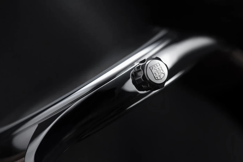 FC-220NS5B6B שעון יוקרתי לגברים של פרדריק קונסטנט | דגם ספורטיבי אלגנטי בלוח כחול מהמם | לוח זרחני כולל שנתיים אחריות יבואן רשמי | Frederique Constant Classics Quartz Blue 40mm. FC-220NS5B6B