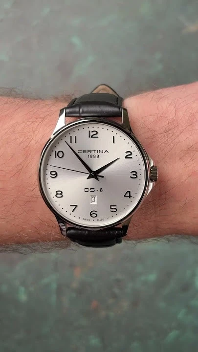 C045.410.16.032.00 שעון סרטינה דגם חדש לגברים די אס 8 | דגם אלגנטי בלוח כסוף מספרים כולל תאריכון | רצועת עור שחורה | 5 שנים אחריות יבואן רשמי | Certina DS-8 Gent 40 mm C0454101603200