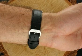 C045.410.16.032.00 שעון סרטינה דגם חדש לגברים די אס 8 | דגם אלגנטי בלוח כסוף מספרים כולל תאריכון | רצועת עור שחורה | 5 שנים אחריות יבואן רשמי | Certina DS-8 Gent 40 mm C0454101603200