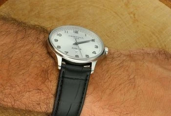 C045.410.16.032.00 שעון סרטינה דגם חדש לגברים די אס 8 | דגם אלגנטי בלוח כסוף מספרים כולל תאריכון | רצועת עור שחורה | 5 שנים אחריות יבואן רשמי | Certina DS-8 Gent 40 mm C0454101603200