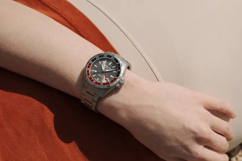 C047.452.11.081.01 שעון סרטינה חדש מסדרת DS-X | דגם משולב באזל אדום עם מצפן | GMT כולל 5 שנים אחריות | Certina DS-X GMT 41mm Mens Watch C0474521108101