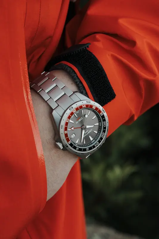 C047.452.11.081.01 שעון סרטינה חדש מסדרת DS-X | דגם משולב באזל אדום עם מצפן | GMT כולל 5 שנים אחריות | Certina DS-X GMT 41mm Mens Watch C0474521108101