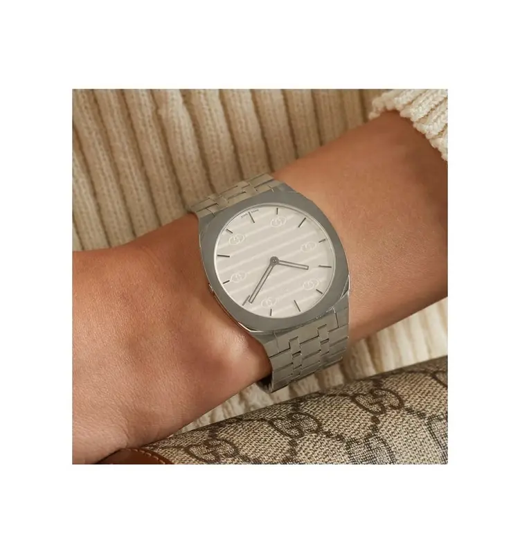 YA163407 שעון יד גוצי דגם H25 דק מאד רק 4.5 מ';';מ לוח כסוף ממותג | שעון אופנה יוקרתי שווצרי | יד 2 שמור מאד נקנה אצל היבואן הרשמי | GUCCI 25H YA163407 Silver Quartz Unisex Watch