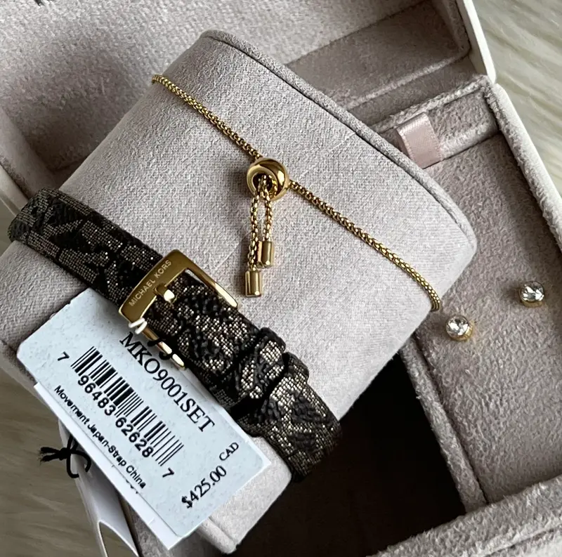 MKO9001SET שעון מייקל קורס לאישה | מארז מיוחד הכולל צמיד ועגילים תואמים | רצועת עור ממותגת |באזל משובץ אבנים | מלאי מוגבל | שנתיים אחריות | Michael Kors MKO9001SET Addyson Gift Set