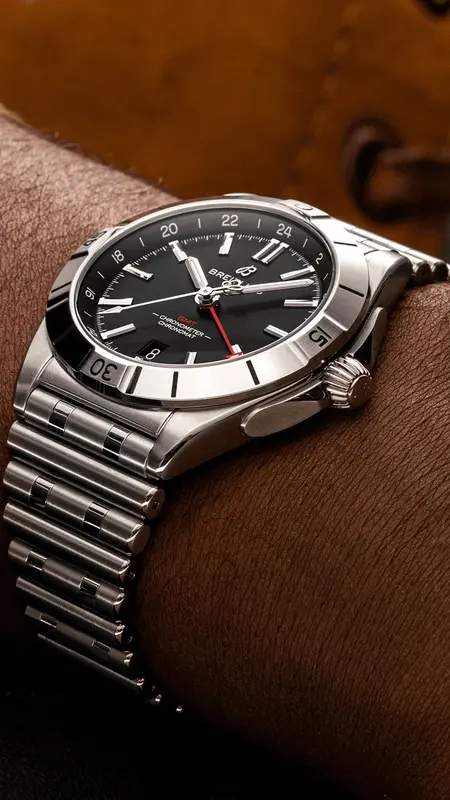 A32398101B1A1 שעון ברייטלינג כרונומט החדש יד 2 שנת 23 סט מלא | שעוון שמור מאד בלוח שחור | דגם GMT Breitling Chronomat Automatic GMT 40 Black Dial