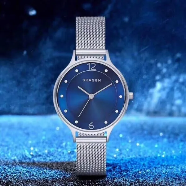 SKW2307 שעון יד סקאגן לאישה | דגם מיוחד בלוח כחול כולל 12 זרקונים בלוח | רצועת רשת אופנתית ונוחה | שנתיים אחריות יבואן רשמי | Skagen Stainless Steel Mesh SKW2307 watch