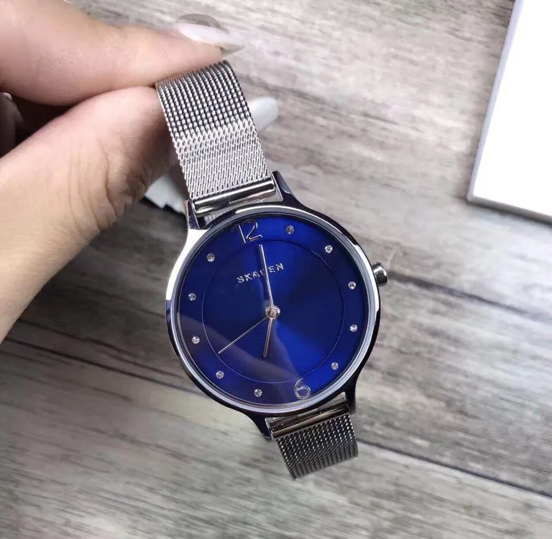 SKW2307 שעון יד סקאגן לאישה | דגם מיוחד בלוח כחול כולל 12 זרקונים בלוח | רצועת רשת אופנתית ונוחה | שנתיים אחריות יבואן רשמי | Skagen Stainless Steel Mesh SKW2307 watch