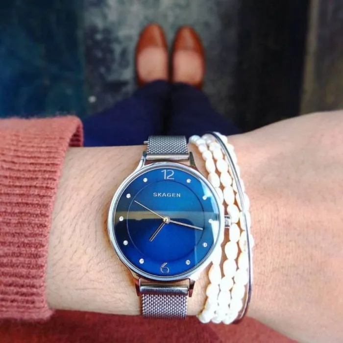 SKW2307 שעון יד סקאגן לאישה | דגם מיוחד בלוח כחול כולל 12 זרקונים בלוח | רצועת רשת אופנתית ונוחה | שנתיים אחריות יבואן רשמי | Skagen Stainless Steel Mesh SKW2307 watch