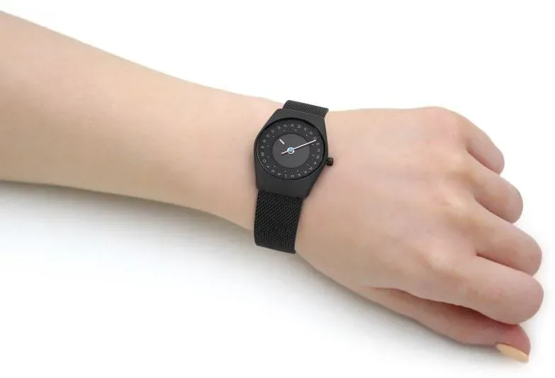 SKW3088 שעון סקאגן סולארי אופנתי בלוח מיוחד לאישה | דגם מושחר ברצועת רשת | שעון איכותי כולל שנתיים אחריות יבואן רשמי |