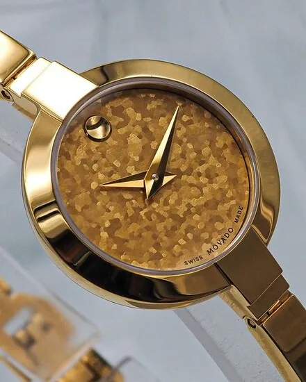 0607018 שעון מיוחד לאישה של מובאדו שוויץ | דגם צמיד בלוח נצנצים | שעון שווצרי איכותי כולל שנתיים אחריות יבואן רשמי| מלאי מוגבל | Movado Yellow Gold Stainless Steel Ladies Watch 0607018