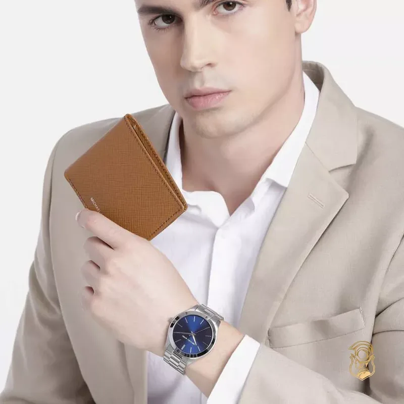 MK1060SET שעון מייקל קורס יבואן רשמי לגברים | דגם לגברים במארז מתנה כולל ארנק | לוח כחול פסים עם שנתיים אחריות פלאנט | Michael Kors MK1060SET Mens Slim Runway Watch