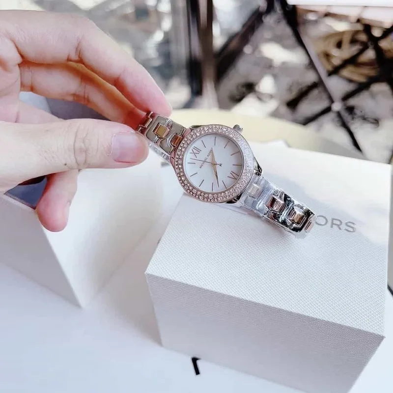 MK4559 שעון מייקל קורס לאישה יבואן רשמי | דגם חדש משולב זהב רוז | מובץ זרקונים | לוח לבן פנינה פסים | שנתיים אחריות פלאנט טיים | Michael Kors Ladies Watch Liliane MK4559