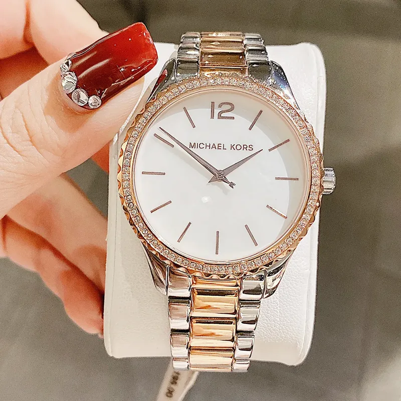 MK6849 מייקל קורס יבואן רשמי לאישה | דגם חדש בלוח לבן | שעון גדול משולב זהב רוז | באזל זרקונים | שנתיים אחירות פלאנט טיים | Original Michael Kors Watch For Women Layton MK6849
