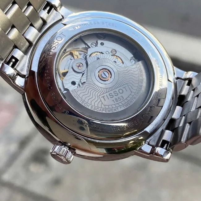 T122.407.11.031.00 שעון טיסו לגבר פאוורמטיק 80 | לוח כסוף עם תאריך | דגם קלאסי אלגנטי עם גב אחורי שקוף | מלאי מוגבל |Tissot T-Classic 40mm Mens Watch T1224071103100