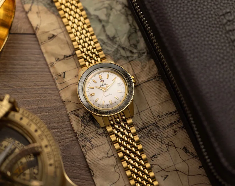 R-61933501 | R32193018 שעון ראדו במהדורה מוגבלת | דגם עם 2 רצועות להחלפה מהירה | מנגנון מכני וורלד טיימר | 100 מטר | 5 שנים אחריות יבואן רשמי | Rado Captain Cook Over-pole Limited Edition R32193018
