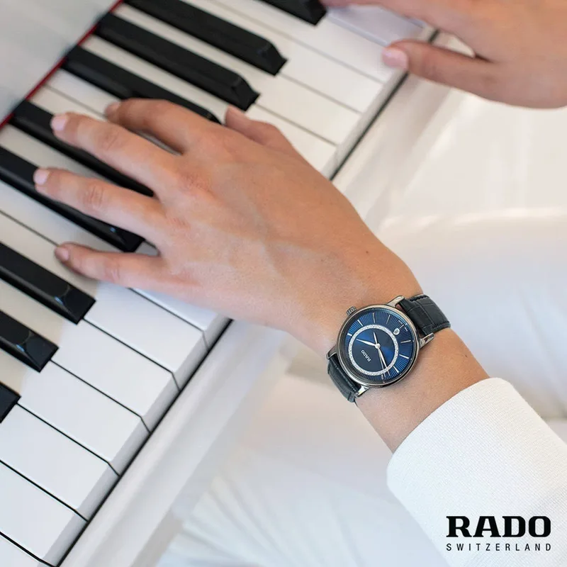 R14064725 שעון ראדו מיוחד לנשים ברצועת עור | דגם קרמיקה | רצועה חולה בלוח כחול פסים מהמם עם שיבוץ של 24 יהלומים | שנתיים אחריות | מלאי מוגבל | Rado R14064725 DiaMaster Diamonds Blue Ladies Watch