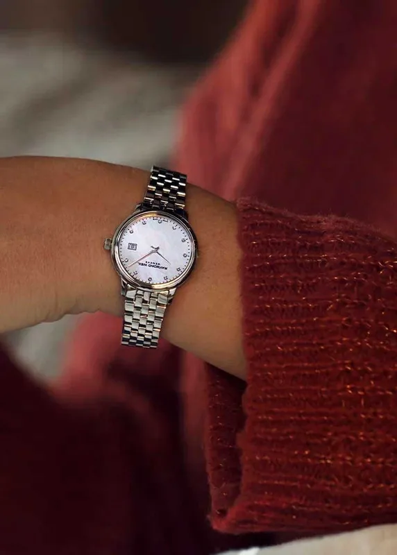 5985-ST-97081 שעון יוקרה לאישה של ריימונד ווייל שוויץ | אחריות יבואן רשמי | לוח פנינה משובץ 11 יהלומים | שעון אלגנטי קלאסי | Toccata Ladies White Mother-of-Pearl Diamond 5985-ST-97081