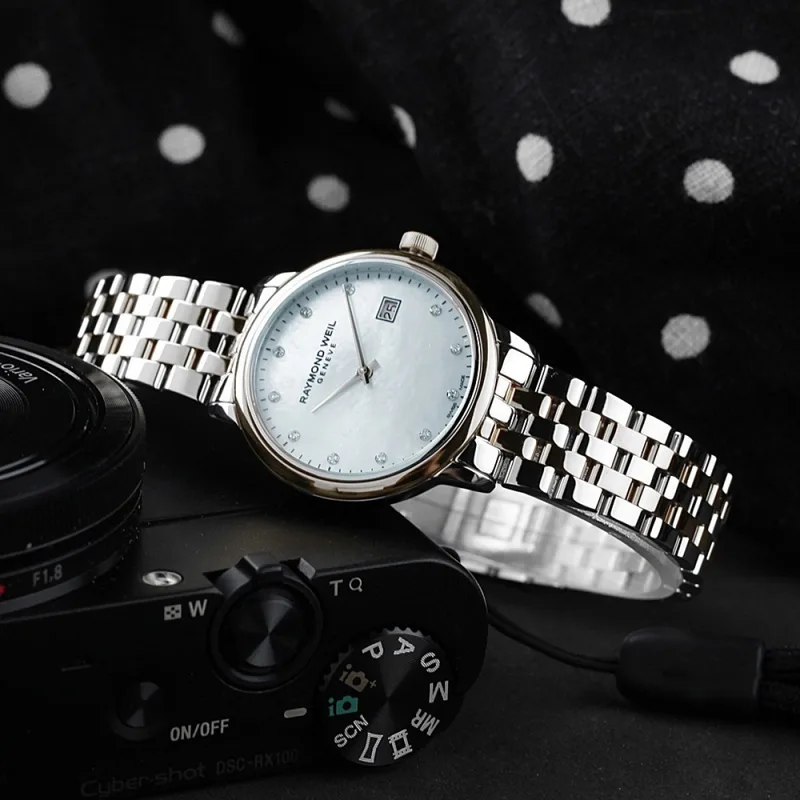 5985-ST-97081 שעון יוקרה לאישה של ריימונד ווייל שוויץ | אחריות יבואן רשמי | לוח פנינה משובץ 11 יהלומים | שעון אלגנטי קלאסי | Toccata Ladies White Mother-of-Pearl Diamond 5985-ST-97081