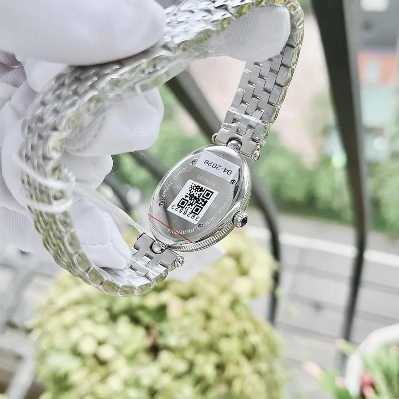 FC- 200KMPW2V6B שעון מיוחד לאישה של פרדריק קונסטנט שווייץ | דגם אובלי בלוח מאד מיוחד פנינה ירוק רומי | מלאי מוגבל | שנתיים אחריות יבואן רשמי | Classics Art Deco Oval FC-200MPW2V6B