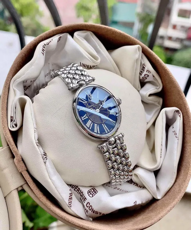 FC-200MPN2V6B שעון יוקרה לנשים של פרדריק קונסטנט | דגם אובלי בלוח פנינה כחול רומי | אבן ספיר בכתר | שעון מיוחד מלאי מוגבל | שנתיים אחריות יבואן רשמי בישראל | FREDERIQUE CONSTANT Art Deco 200MPN2V6B