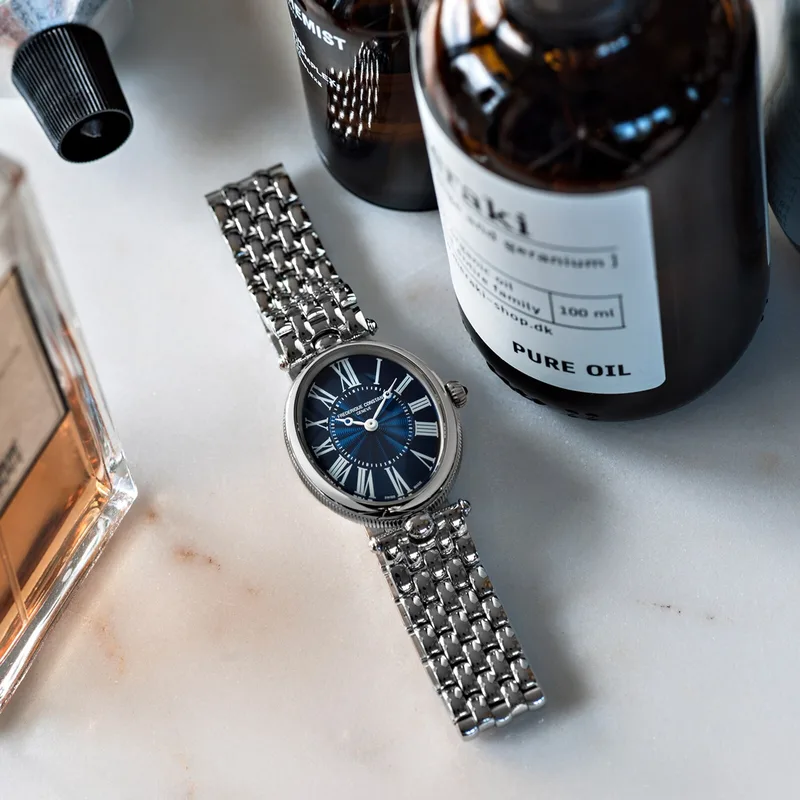 FC-200MPN2V6B שעון יוקרה לנשים של פרדריק קונסטנט | דגם אובלי בלוח פנינה כחול רומי | אבן ספיר בכתר | שעון מיוחד מלאי מוגבל | שנתיים אחריות יבואן רשמי בישראל | FREDERIQUE CONSTANT Art Deco 200MPN2V6B